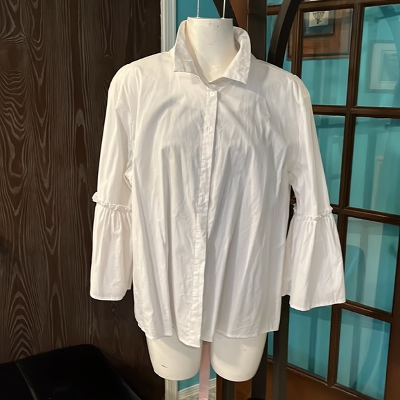 Cute white blouse with bow at back - Picture 2 of 6